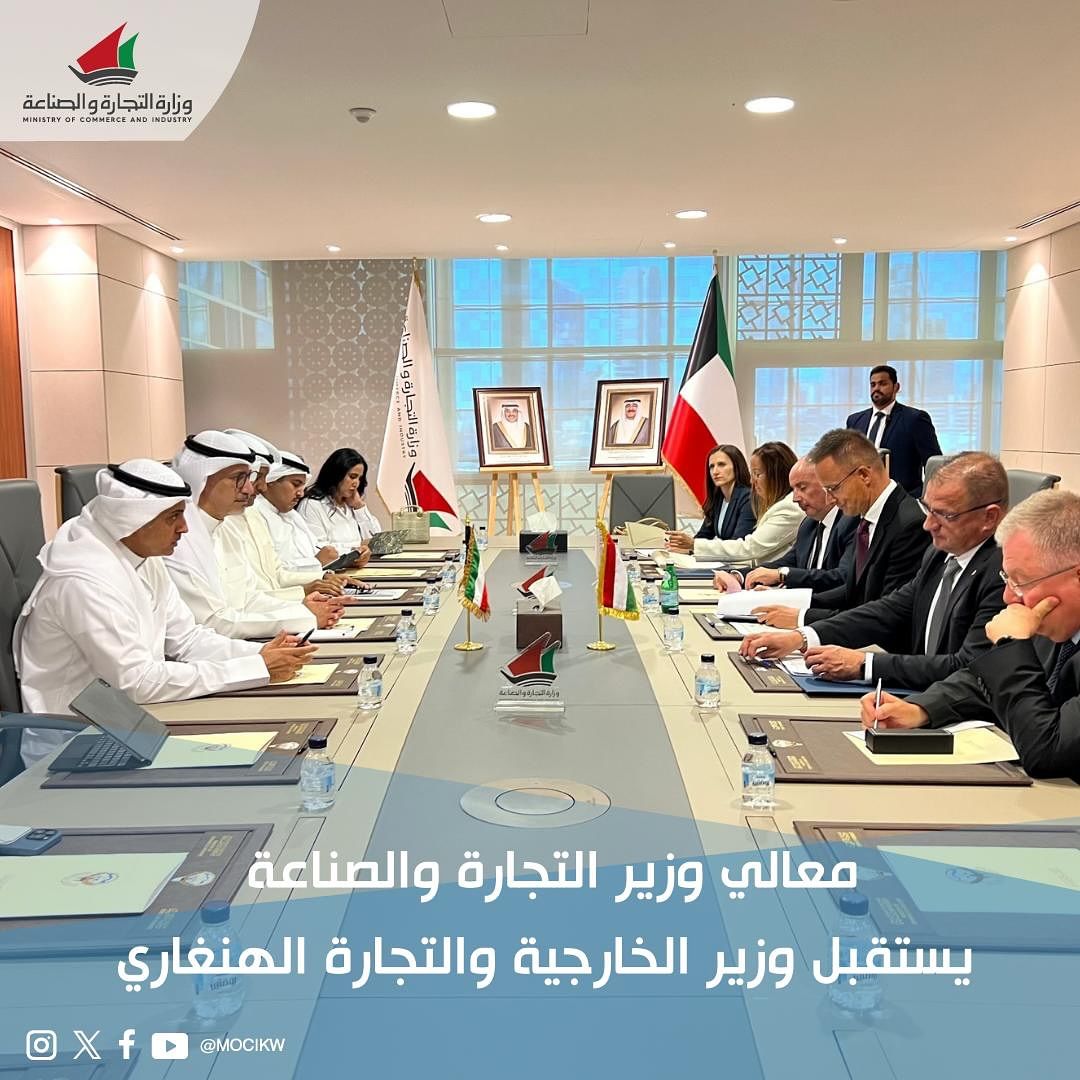 استقبل معالي السيد/خليفة عبدالله العجيل وزير التجارة والصناعة، معالي السيد/ بيتر سيارتو، وزير الخارجية والتجارة الهنغاري وتم خلال اللقاء بحث العلاقات التجارية الثنائية بين البلدين الصديقين وسبل تعزيزها.
